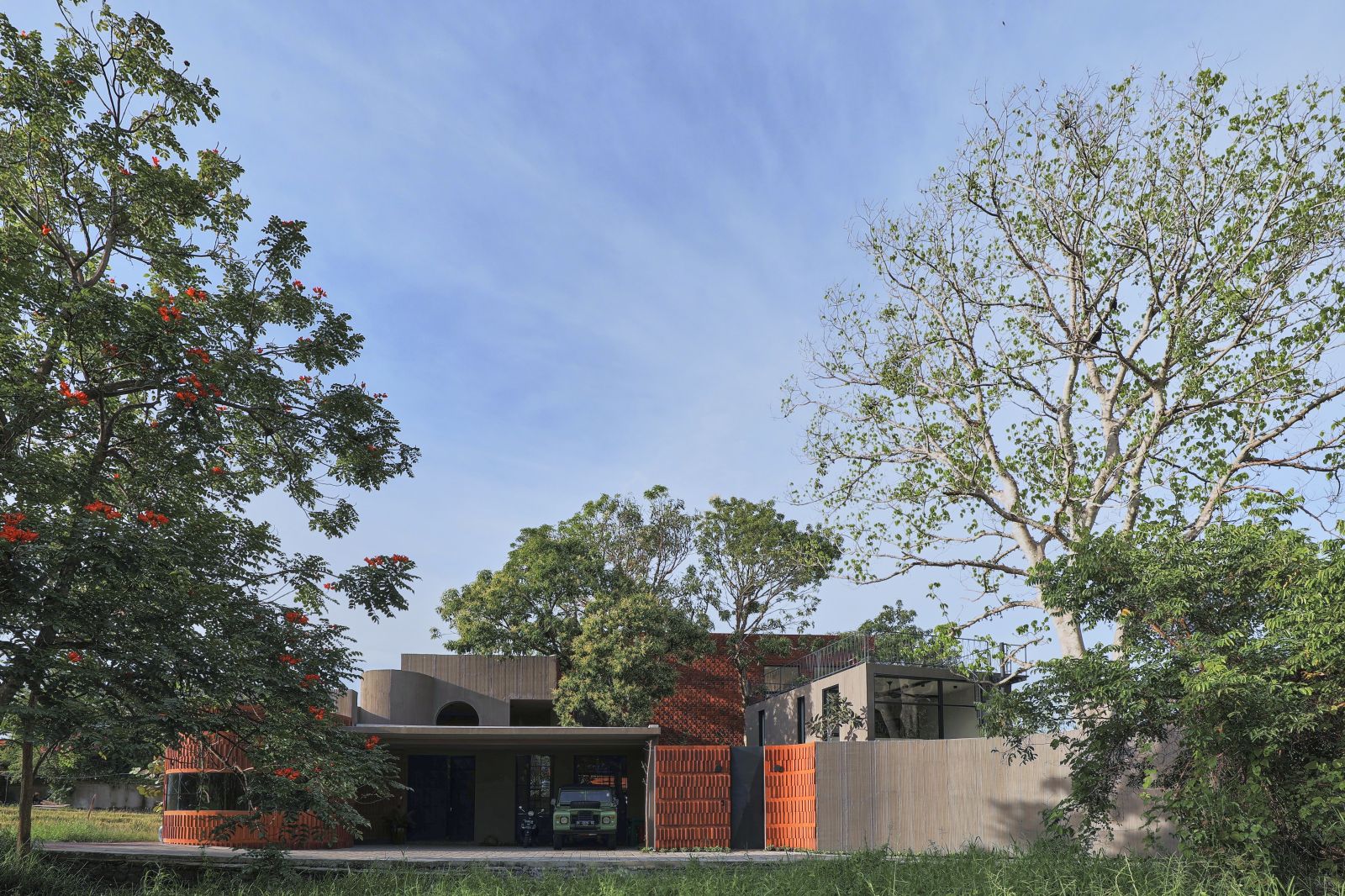 ECLECTIC CONTEMPORARY VILLA